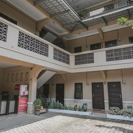 Reddoorz Syariah Near Jamtos Jambi 2 Hotel Exterior photo